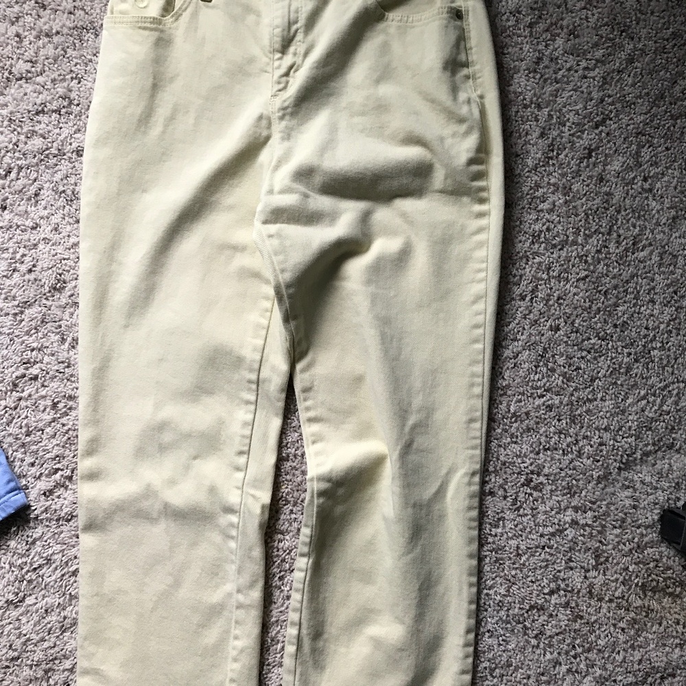 Gloria Vanderbilt yellow Amanda jeans size 6